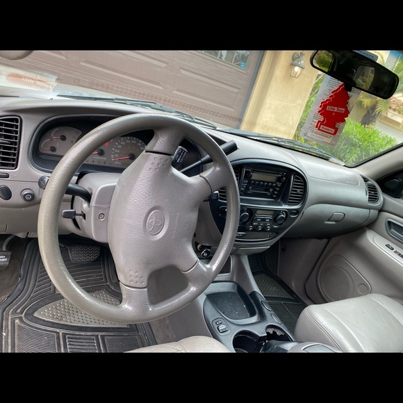 2001 Toyota Sequoia - Picture 5 of 7